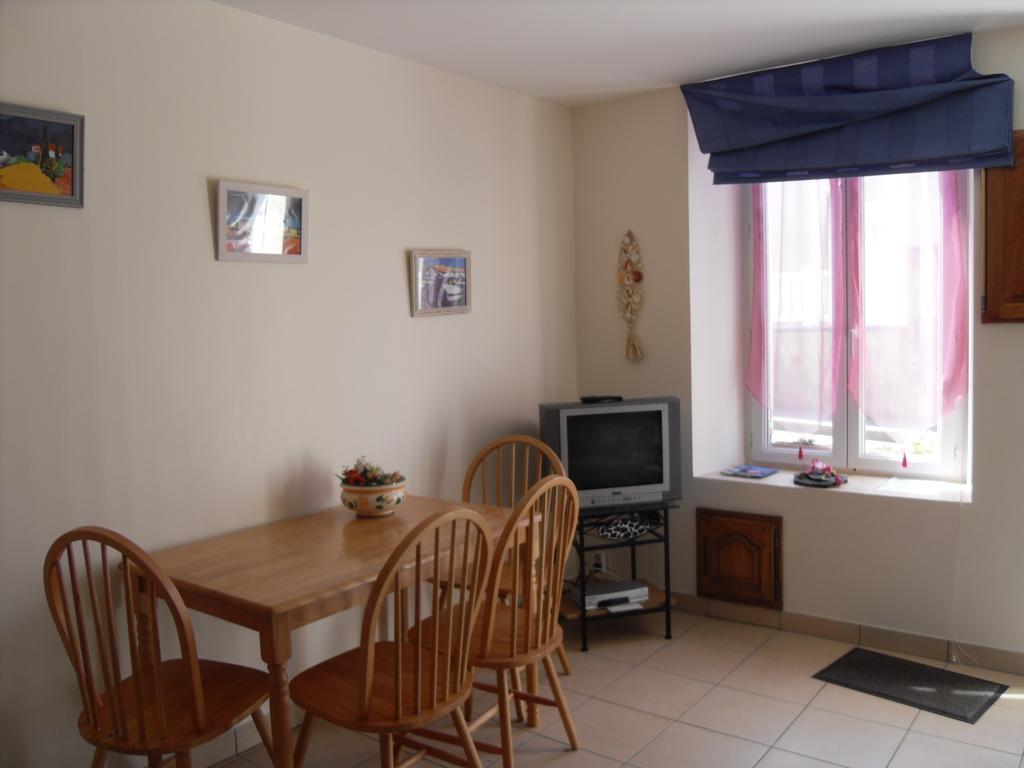 Apartamento Maison En Pierre Port-en-Bessin-Huppain Habitación foto